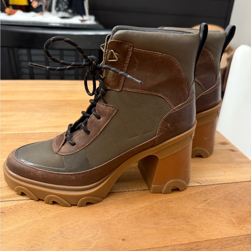 SOREL Brown Lace-Up Women's Boots